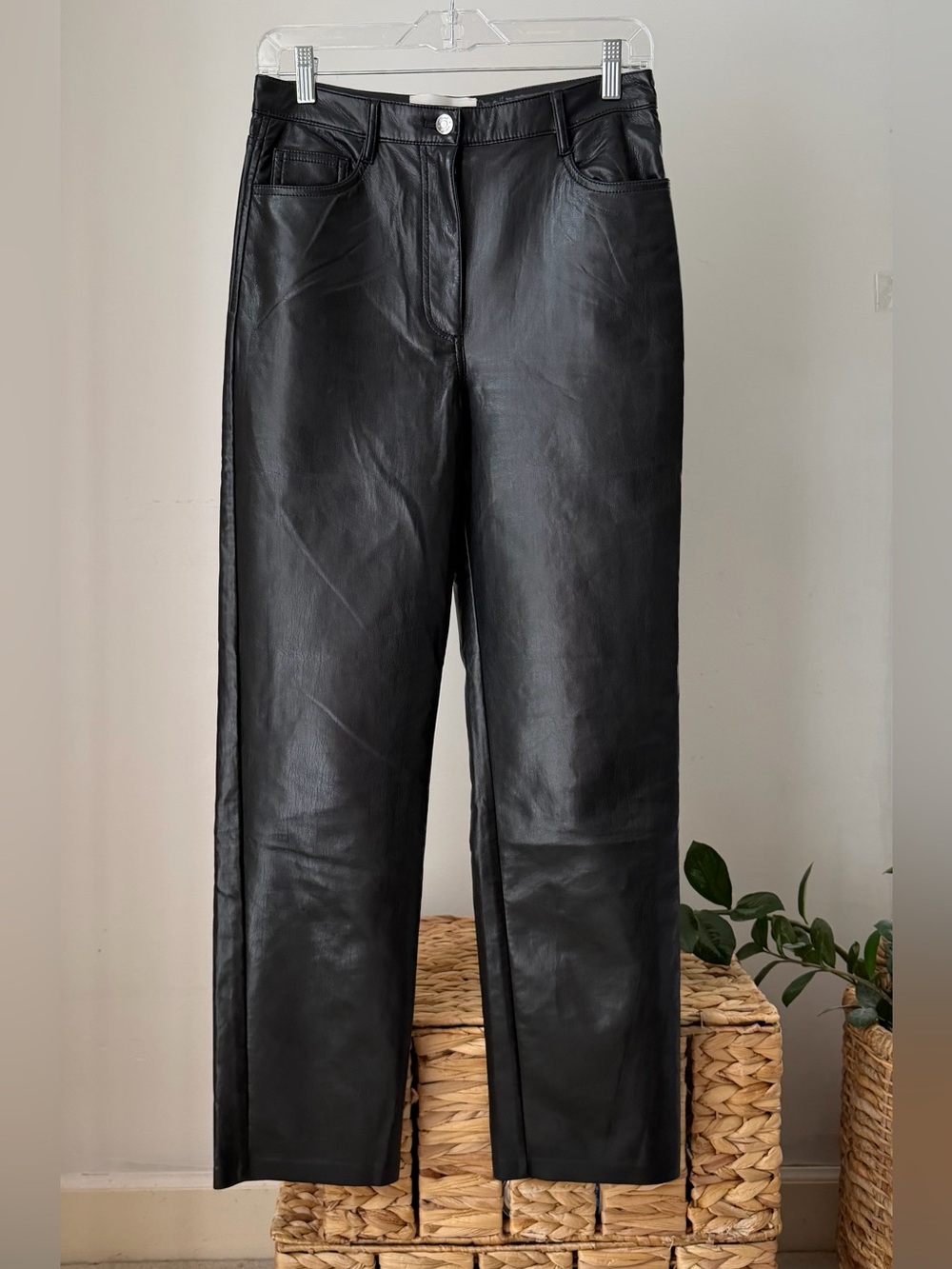 GORGEOUS Women's Aritzia Wilfred The Melina Black Vegan Leather Pants Size 6